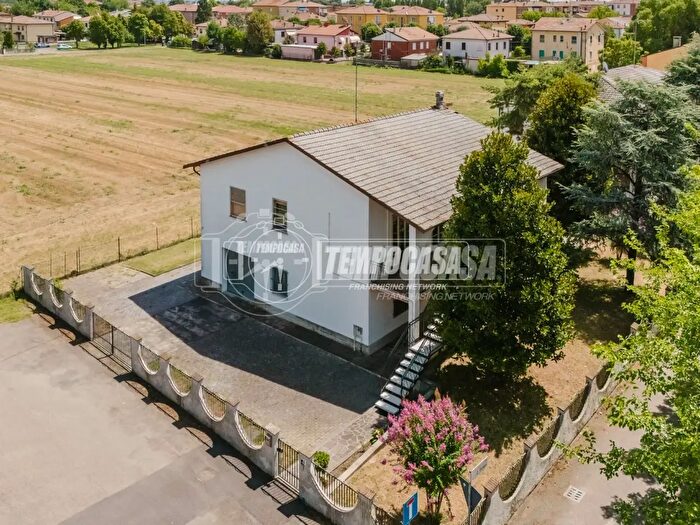 Casa con 7 locali in vendita in Via Donati Dino, Baricella