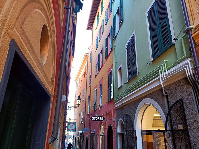 Appartamento trilocale in affitto in Via Serafino Maria Rapallo, Arenzano