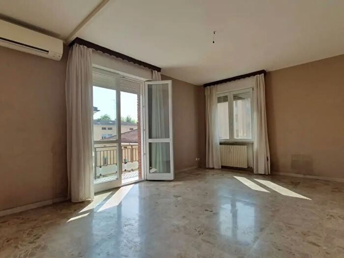 Appartamento quadrilocale in vendita in Via Giuseppe Luosi, Mirandola