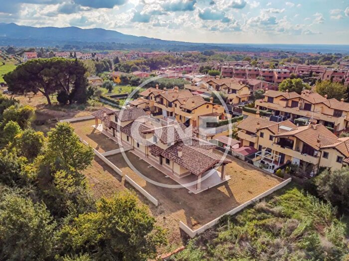 Casa quadrilocale in vendita in Via Albio Tibullo, Gallicano Nel Lazio