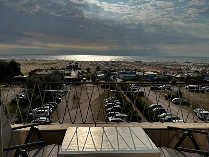 Appartamento quadrilocale in affitto in Viale Giovanni Pascoli, Lido degli Estensi, Comacchio