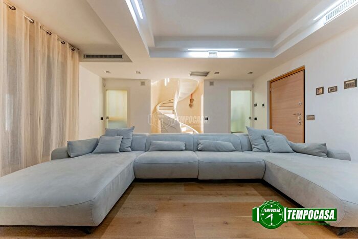 Appartamento quadrilocale in vendita in Via Torino, Bareggio