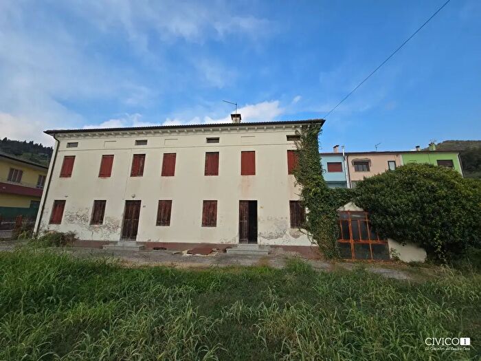 Casa con 10 locali in vendita in Via G Verdi, Villaga