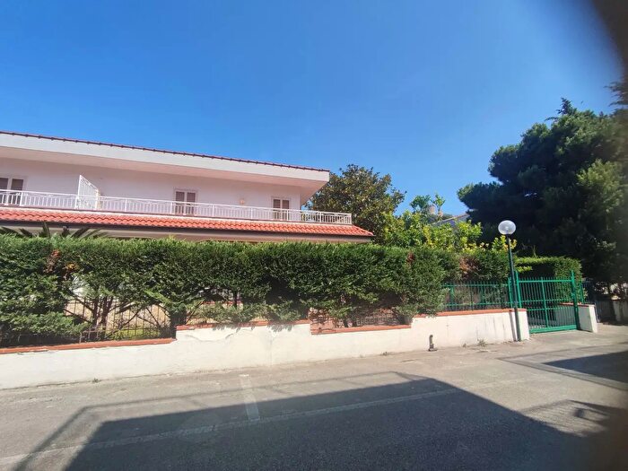 Casa quadrilocale in vendita in Via Mario Napoli, Ascea