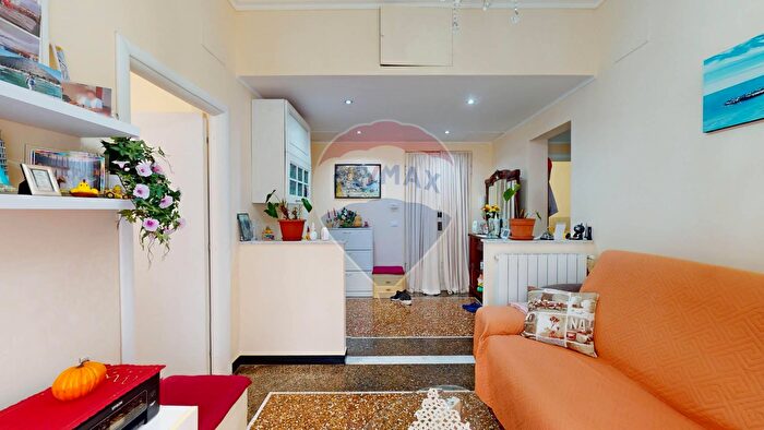 Appartamento quadrilocale in vendita in Via Giuseppe Sapeto, Genova