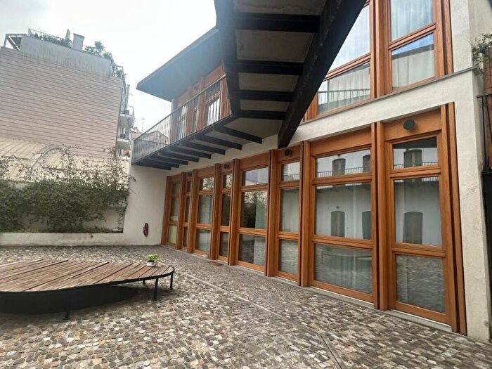 Appartamento trilocale in affitto in VIA CANONICA, Arena, Milano