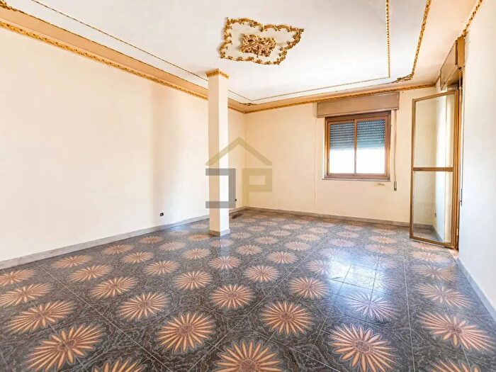 Appartamento con 6 locali in vendita in Via Centuripe, Palermo