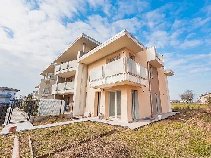 Casa quadrilocale in vendita in Via Pace, Villafranca Di Verona