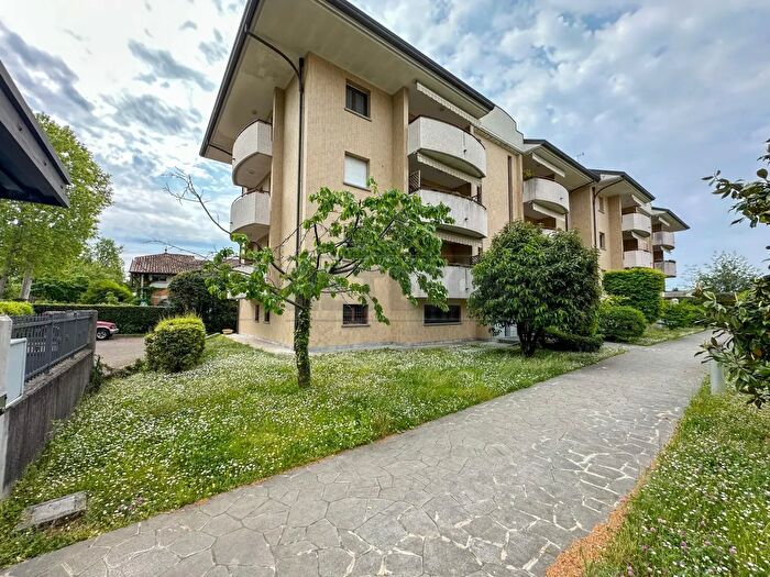 Appartamento con 6 locali in vendita in Viale Firenze, Udine