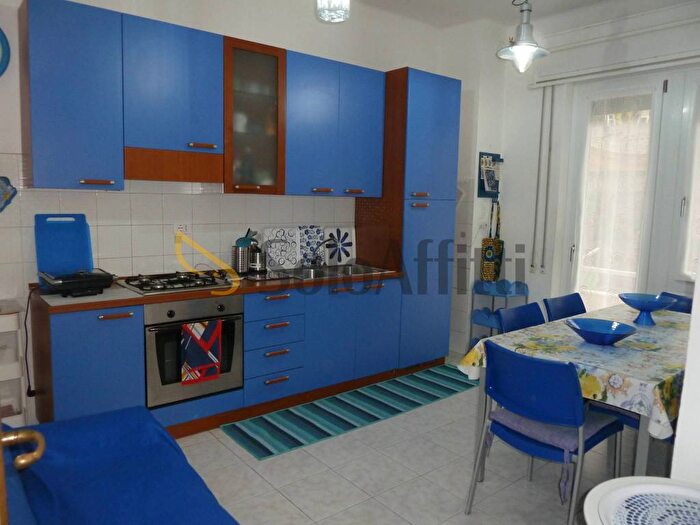 Appartamento trilocale in affitto in Via Alessandro Volta, Ospedale, Sanremo