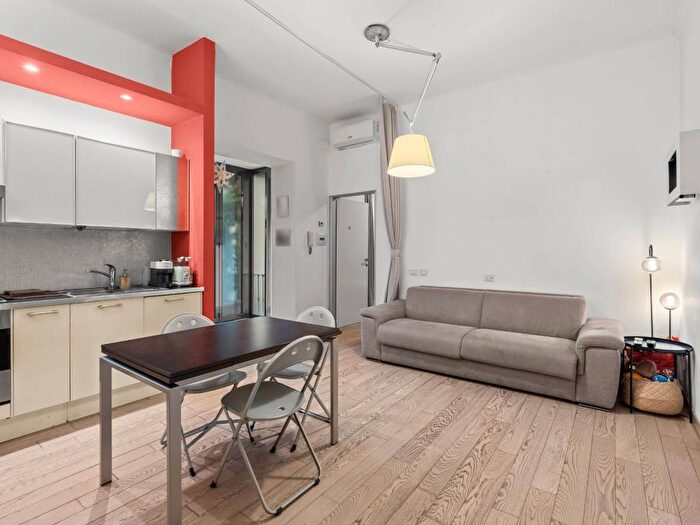 Appartamento bilocale in affitto in Via Curtatone, Quadronno Crocetta, Milano