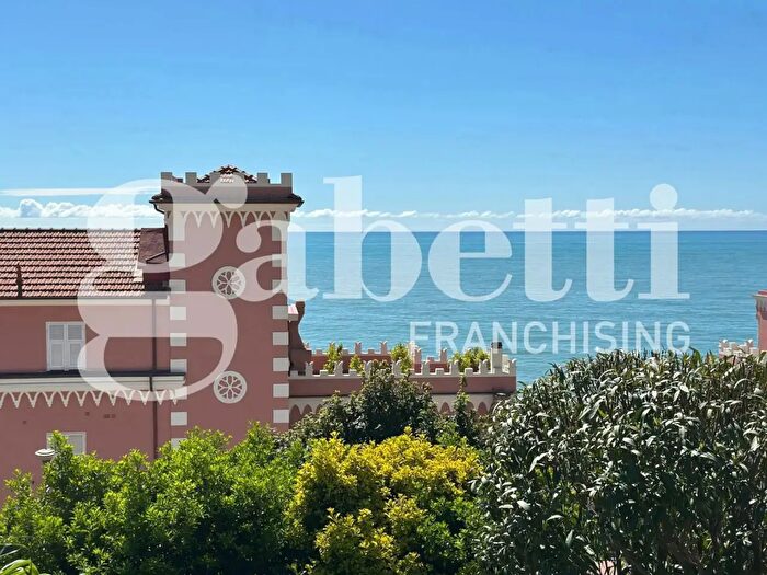 Appartamento con 5 locali in vendita in Via Aurelia, Imperia