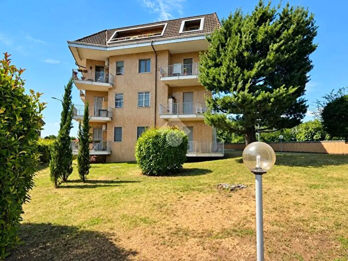 Appartamento trilocale in vendita in Via Arese, Caronno Pertusella