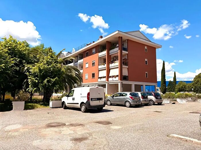 Appartamento quadrilocale in affitto in Via Ettore Manni, Roma