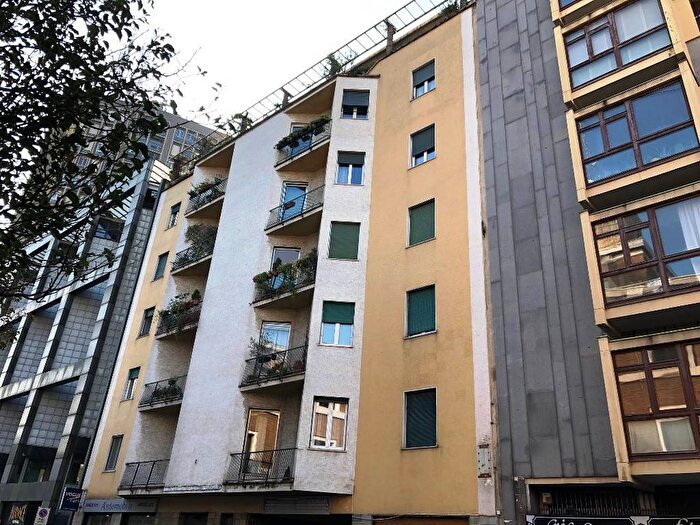 Appartamento trilocale in affitto in Via Giuseppe Parini, Porta Nuova, Milano