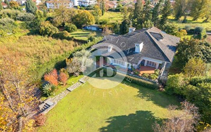 Casa con 6 locali in vendita in Pietrasanta