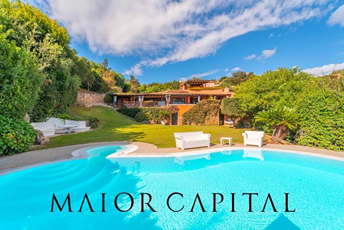 Casa con 6 locali in vendita in Pevero Golf Club, Arzachena