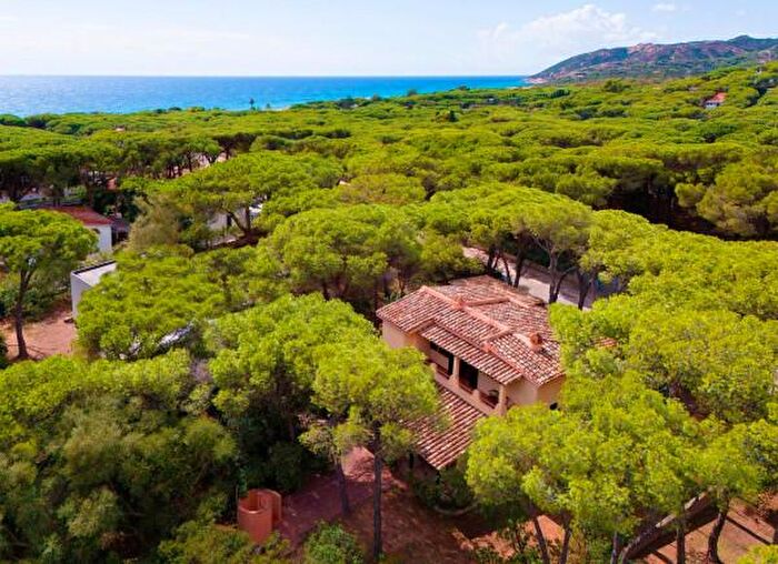 Casa con 6 locali in vendita in Pula