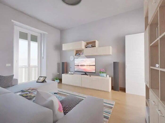 Appartamento trilocale in vendita in Via Isonzo, Torino