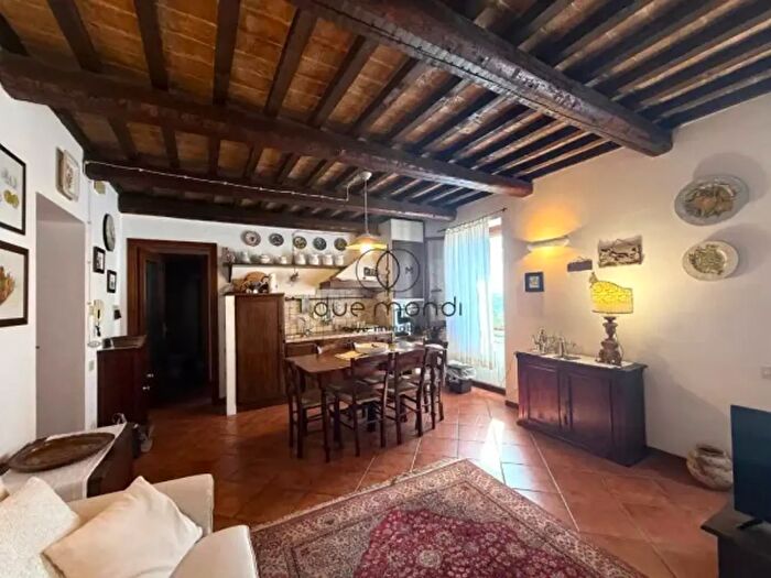 Appartamento trilocale in vendita in Via del Priorato, Trevi