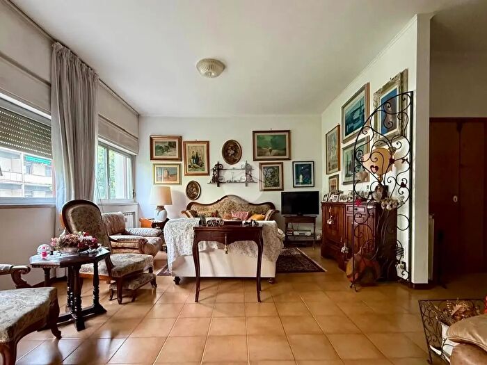 Appartamento con 5 locali in vendita in Via Don Lorenzo Perosi, Firenze