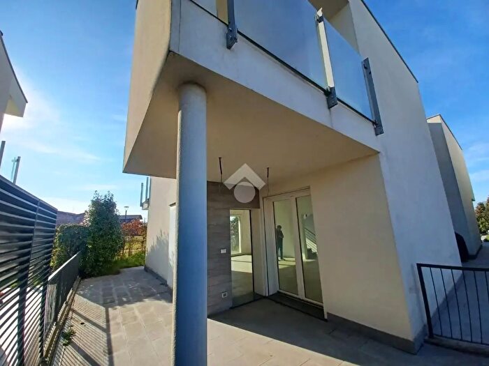 Appartamento quadrilocale in vendita in Via Udine, Treviolo
