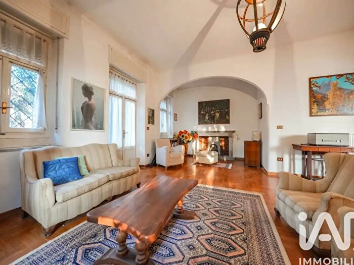 Casa con 9 locali in vendita in Strada Accorciatoia per Pagnano, Asso