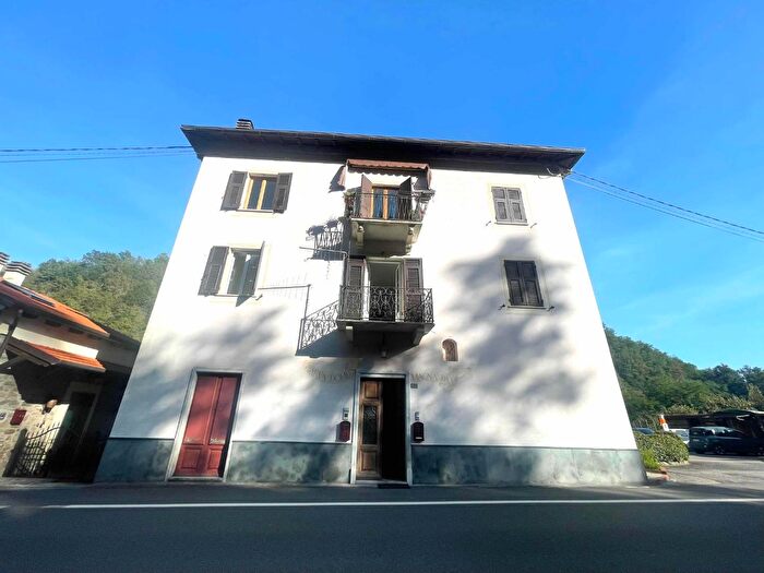 Appartamento con 6 locali in vendita in Borghetto Di Vara