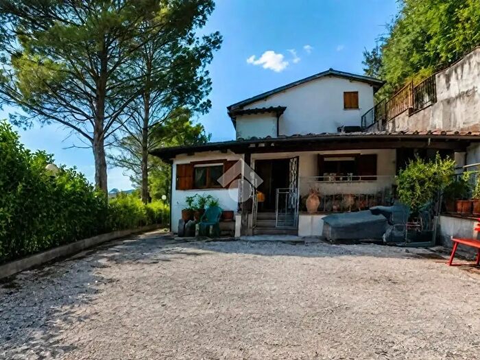 Casa quadrilocale in vendita in Localita Colle Amerino, Montefranco