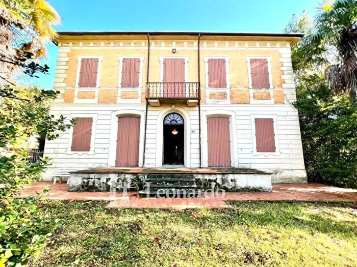 Casa con 17 locali in vendita in Via dei Gori, Camaiore