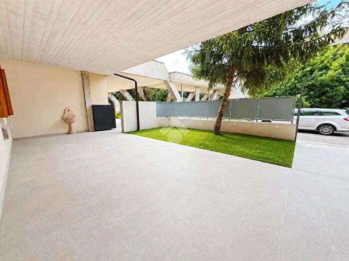Appartamento trilocale in vendita in Via Ponte Fabbro, Cologne