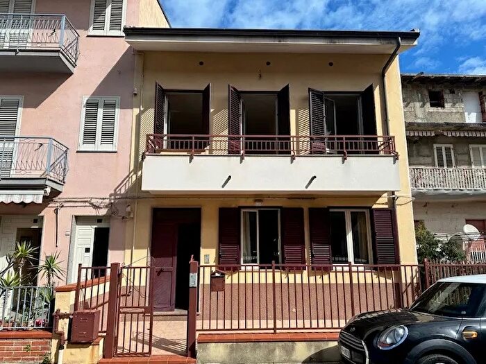 Appartamento trilocale in vendita in Via Benedetto Brin, Caronia