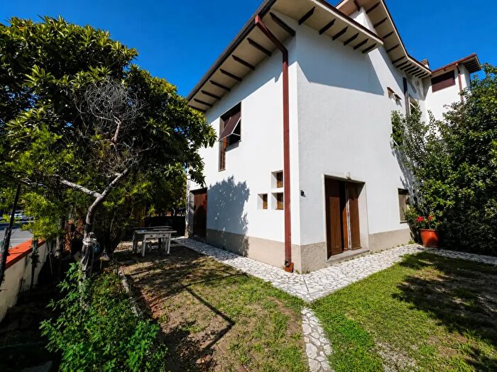 Appartamento con 6 locali in vendita in Vicopisano
