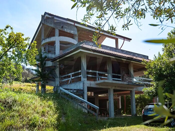 Casa con 10 locali in vendita in Via Torretta, Torrice