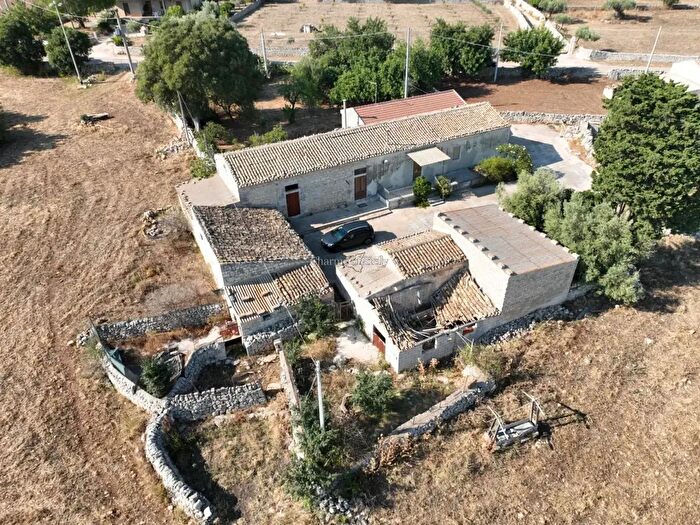 Casa trilocale in vendita in Contrada Commaldo Superiore, Modica