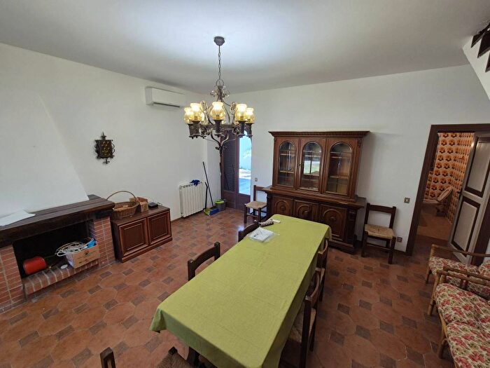 Casa con 5 locali in affitto in Viale Castellammare, Fregene, Fiumicino
