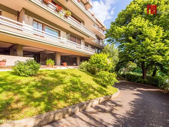 Appartamento quadrilocale in vendita in Viale Gambaro, Genova