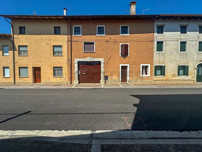 Casa con 9 locali in vendita in Via Zompicco, Santa Maria La Longa