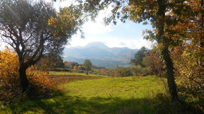 Casa con 6 locali in vendita in Via Salerna, Cupramontana
