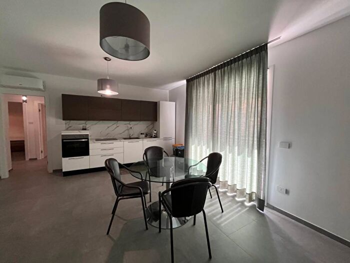 Appartamento quadrilocale in affitto in Viale Crotone, Catanzaro Lido, Catanzaro