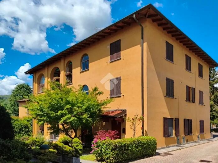Appartamento trilocale in vendita in Via Mornago, San Fermo Della Battaglia