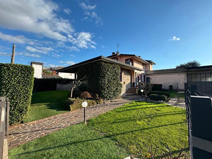 Case in Vendita e in Affitto - 2