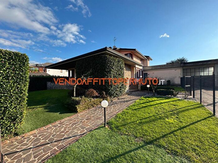 Casa in vendita in Via Giovanni Zanelli, Palazzolo SullOglio