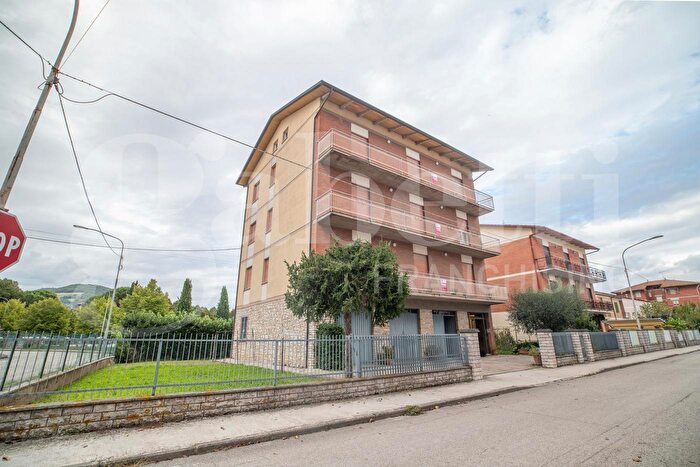 Casa con 15 locali in vendita in Via Roberto Ardigò, Perugia
