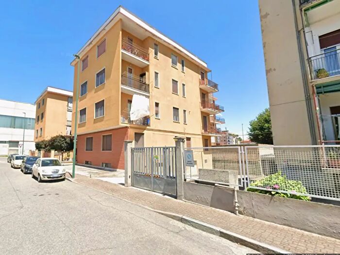 Appartamento trilocale in vendita in Via Italo Rossi, Casale Monferrato