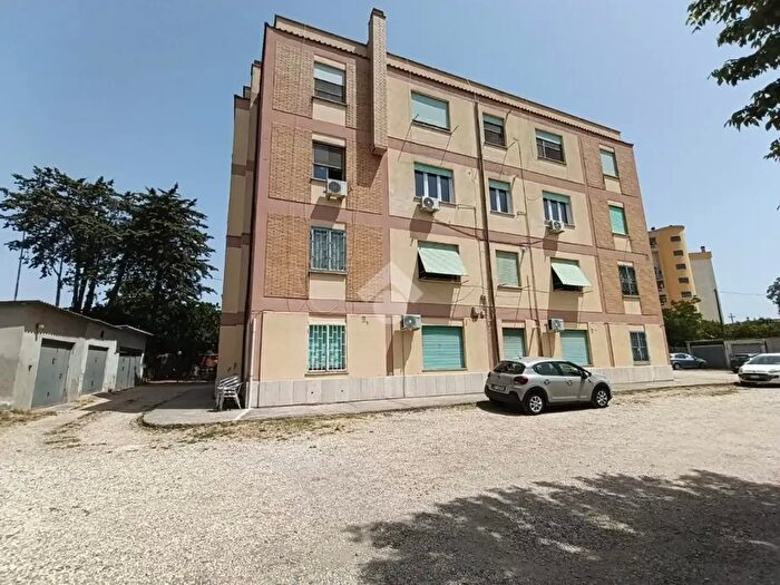 Appartamento bilocale in vendita in Via Carlo Poma, Pomezia