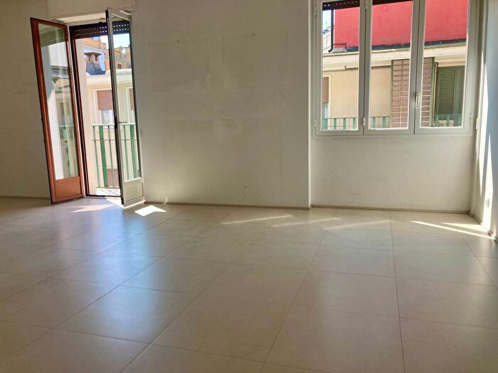 Appartamento quadrilocale in affitto in Via Felice Cavallotti, Borgogna Largo Augusto, Milano