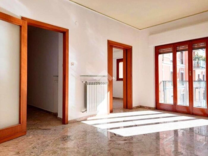 Appartamento quadrilocale in affitto in Via Notarbartolo, Libertà Villabianca, Palermo