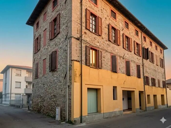 Appartamento trilocale in vendita in Strada Val Parma, Parma