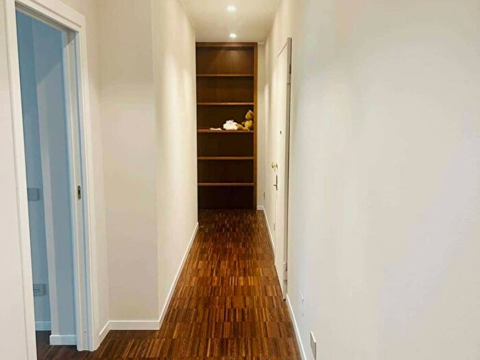 Appartamento trilocale in affitto in Via dei Pellegrini, Quadronno Crocetta, Milano